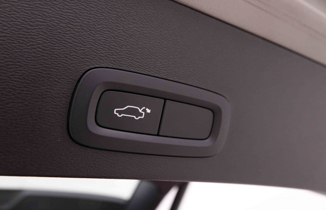 VOLVO_VOLVO_XC40_2549301_6.jpg