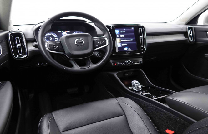 VOLVO_VOLVO_XC40_2549301_8.jpg