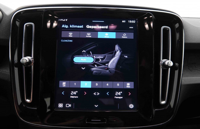 VOLVO_VOLVO_XC40_2549707_12.jpg