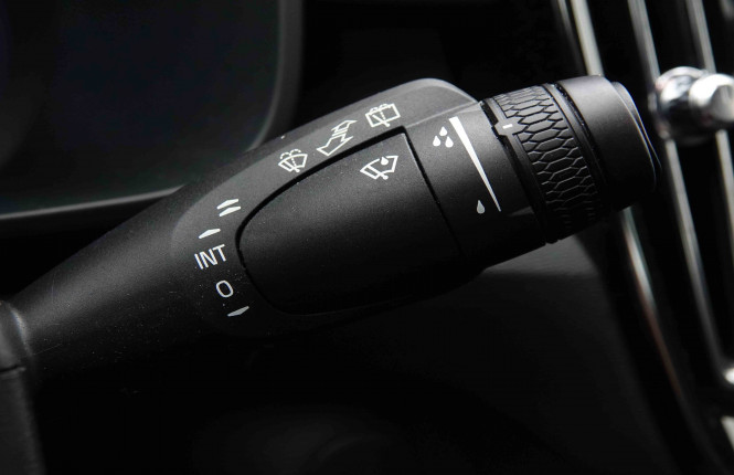 VOLVO_VOLVO_XC40_2549707_18.jpg