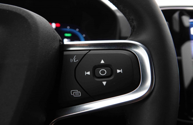 VOLVO_VOLVO_XC40_2549707_20.jpg