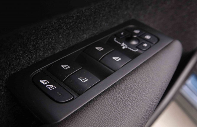 VOLVO_VOLVO_XC40_2549707_21.jpg