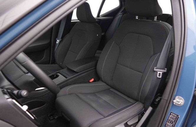 VOLVO_VOLVO_XC40_2549707_6.jpg