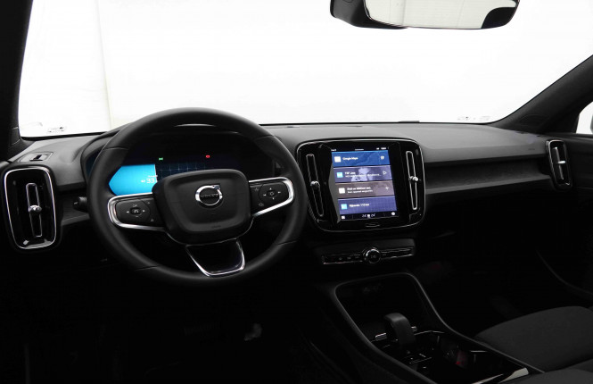 VOLVO_VOLVO_XC40_2549707_7.jpg