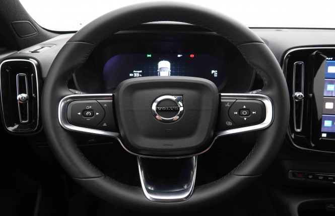 VOLVO_VOLVO_XC40_2549707_8.jpg