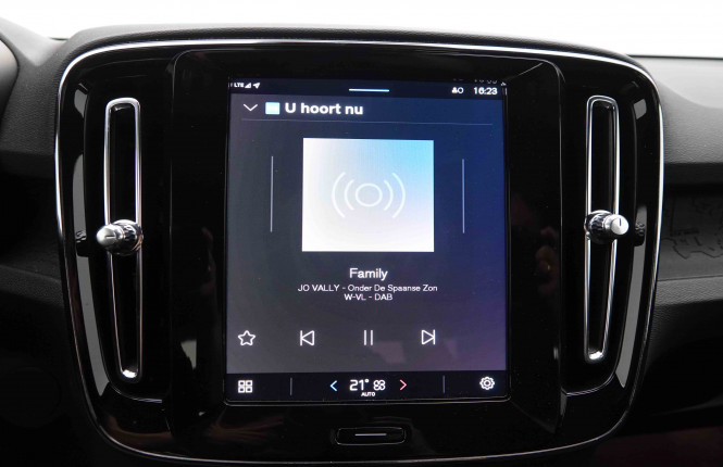 VOLVO_VOLVO_XC40_2549751_10.jpg