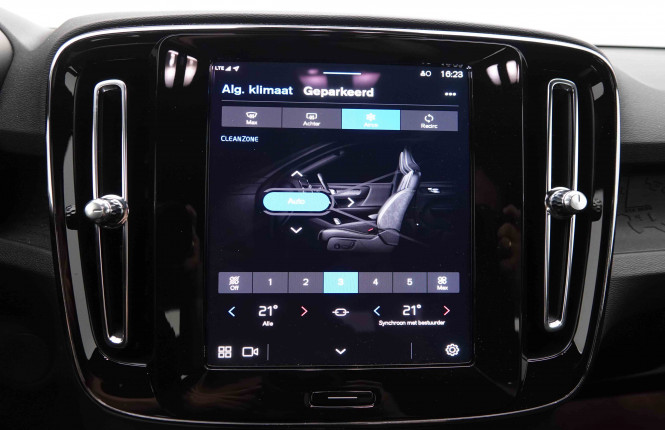 VOLVO_VOLVO_XC40_2549751_12.jpg