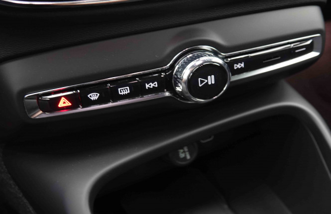 VOLVO_VOLVO_XC40_2549751_15.jpg