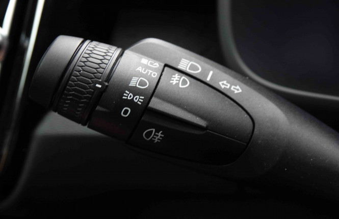 VOLVO_VOLVO_XC40_2549751_17.jpg