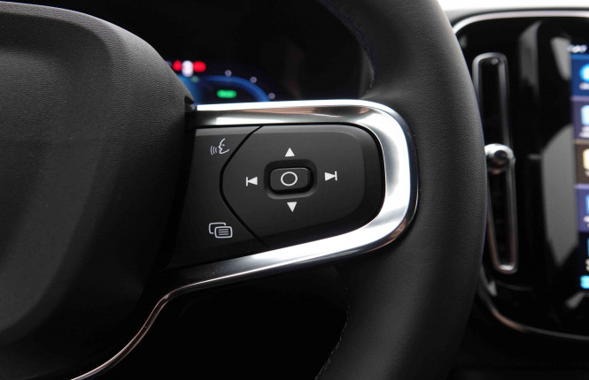 VOLVO_VOLVO_XC40_2549751_20.jpg