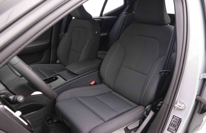 VOLVO_VOLVO_XC40_2549751_6.jpg