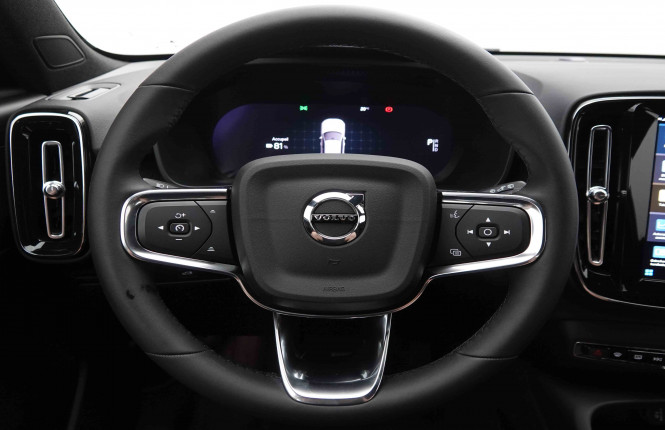 VOLVO_VOLVO_XC40_2549751_8.jpg