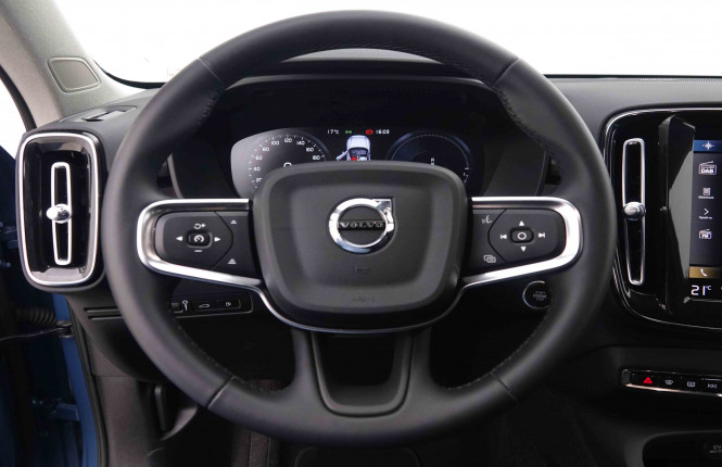 VOLVO_VOLVO_XC40_2551129_9.jpg