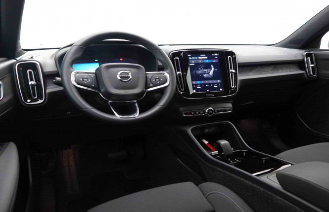 VOLVO_VOLVO_XC40_2551259_7.jpg