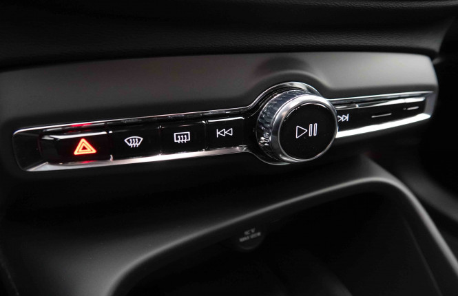 VOLVO_VOLVO_XC40_2653027_13.jpg