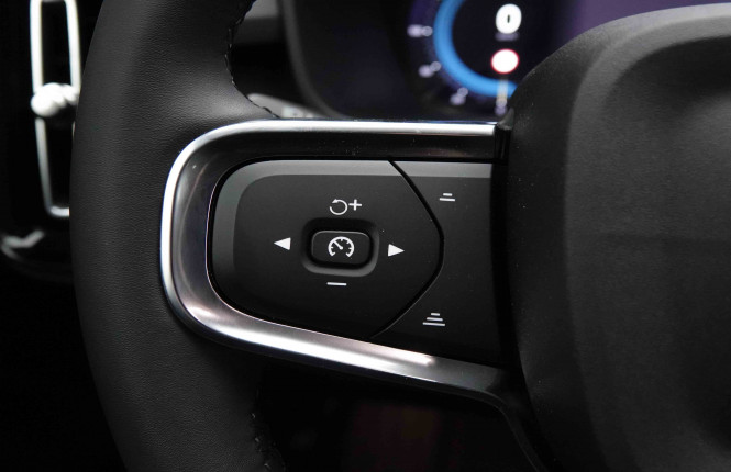 VOLVO_VOLVO_XC40_2653027_17.jpg