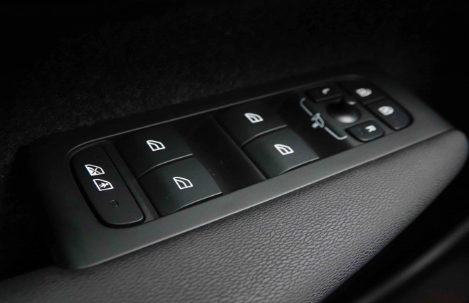 VOLVO_VOLVO_XC40_2653027_19.jpg