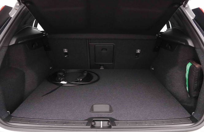 VOLVO_VOLVO_XC40_2653027_5.jpg