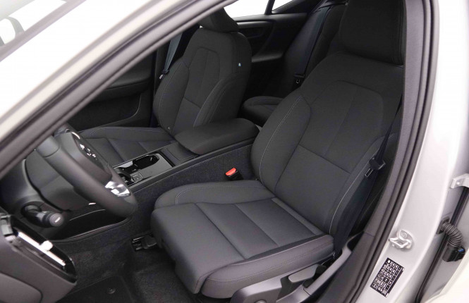 VOLVO_VOLVO_XC40_2653027_6.jpg