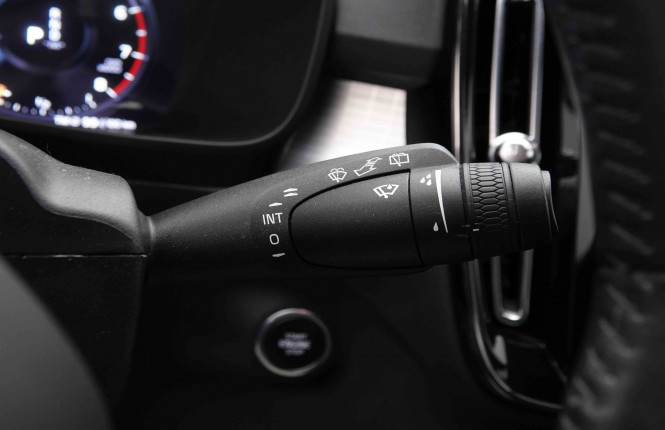 VOLVO_VOLVO_XC40_2653080_18.jpg