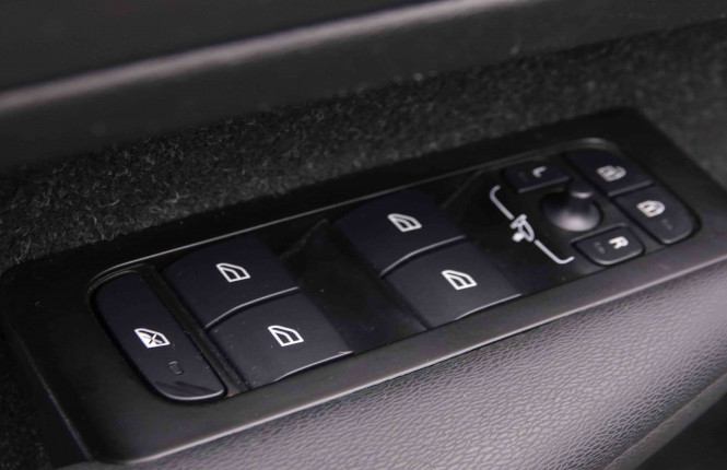 VOLVO_VOLVO_XC40_2653080_22.jpg
