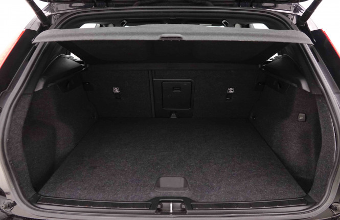 VOLVO_VOLVO_XC40_2653080_5.jpg