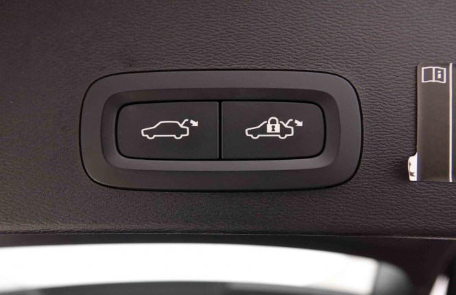VOLVO_VOLVO_XC40_2653080_6.jpg