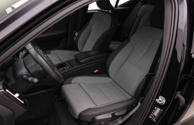VOLVO_VOLVO_XC40_2653080_7.jpg