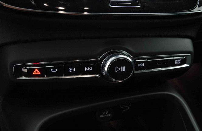 VOLVO_VOLVO_XC40_2653082_14.jpg