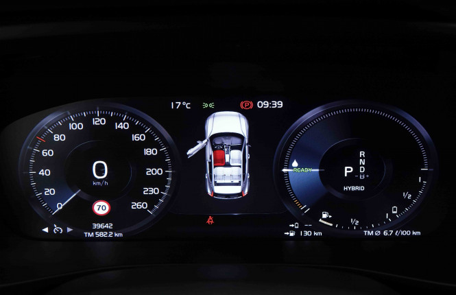 VOLVO_VOLVO_XC40_2653082_15.jpg