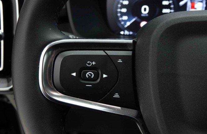 VOLVO_VOLVO_XC40_2653082_18.jpg