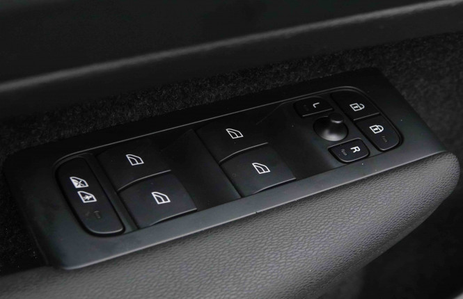 VOLVO_VOLVO_XC40_2653082_21.jpg