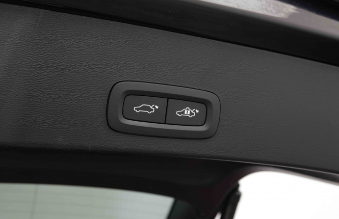 VOLVO_VOLVO_XC40_2653082_6.jpg