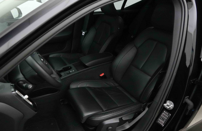 VOLVO_VOLVO_XC40_2653082_7.jpg