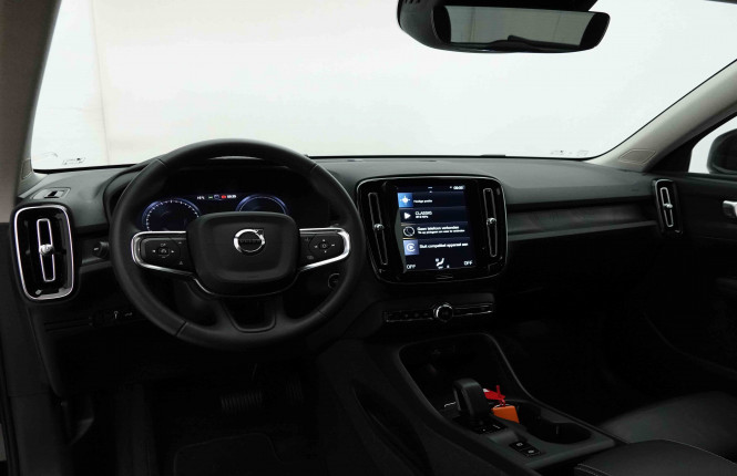 VOLVO_VOLVO_XC40_2653082_8.jpg