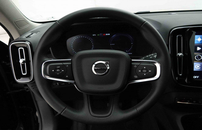 VOLVO_VOLVO_XC40_2653082_9.jpg