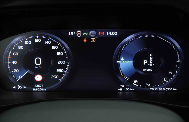 VOLVO_VOLVO_XC40_2653459_15.jpg