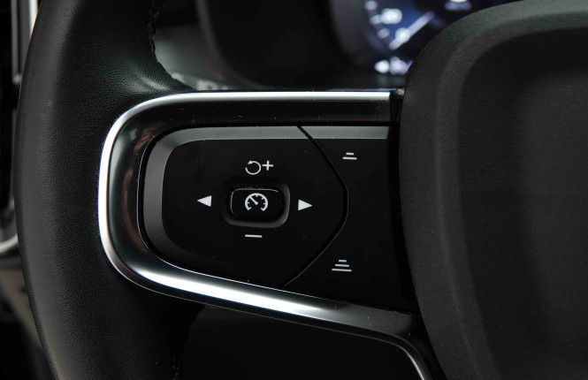 VOLVO_VOLVO_XC40_2653459_18.jpg