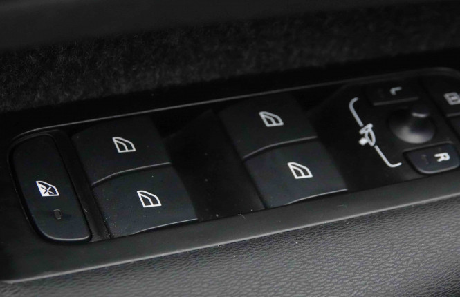 VOLVO_VOLVO_XC40_2653459_20.jpg