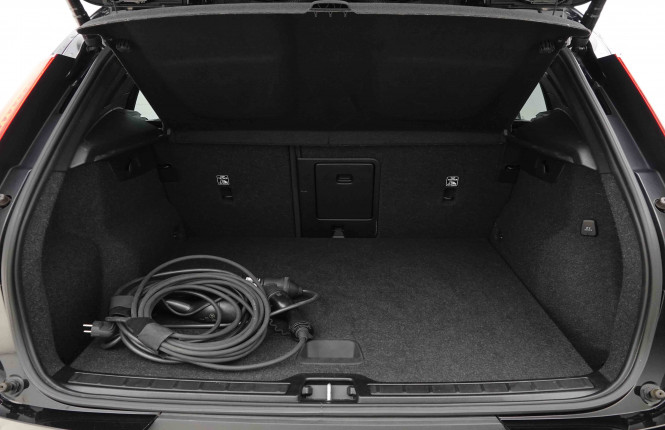 VOLVO_VOLVO_XC40_2653459_5.jpg
