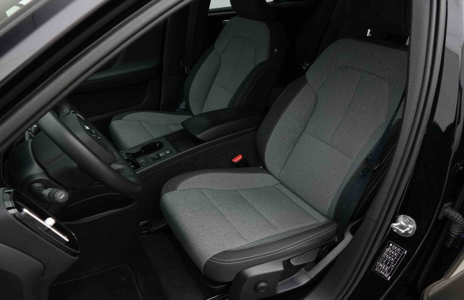 VOLVO_VOLVO_XC40_2653459_7.jpg