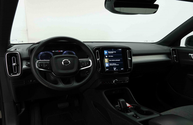 VOLVO_VOLVO_XC40_2653459_8.jpg