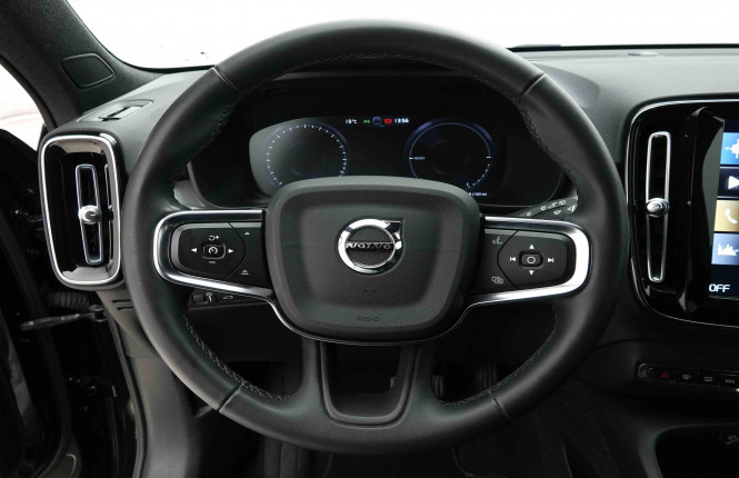 VOLVO_VOLVO_XC40_2653459_9.jpg