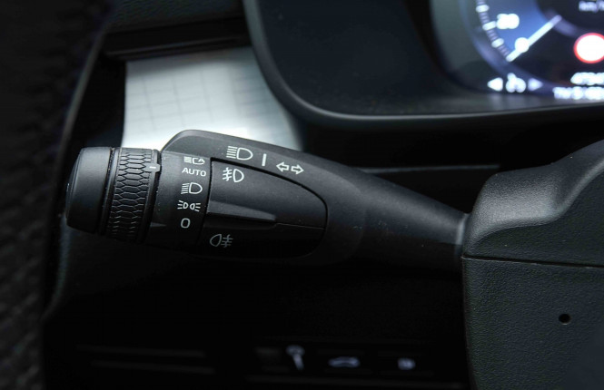 VOLVO_VOLVO_XC40_2655340_15.jpg