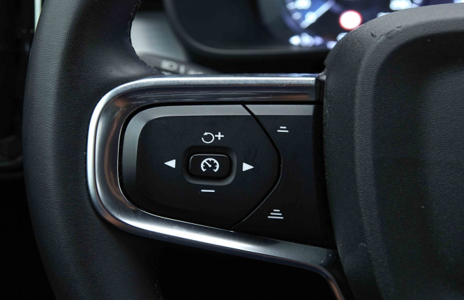 VOLVO_VOLVO_XC40_2655340_17.jpg