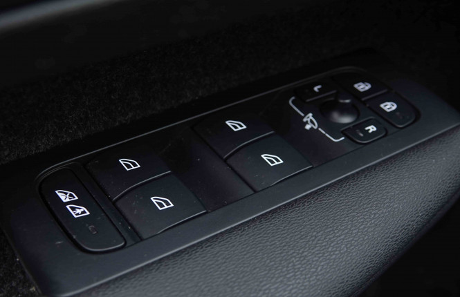 VOLVO_VOLVO_XC40_2655340_19.jpg