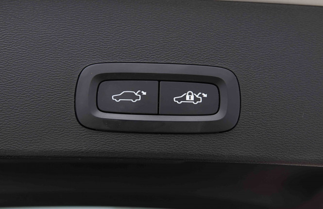 VOLVO_VOLVO_XC40_2655340_6.jpg