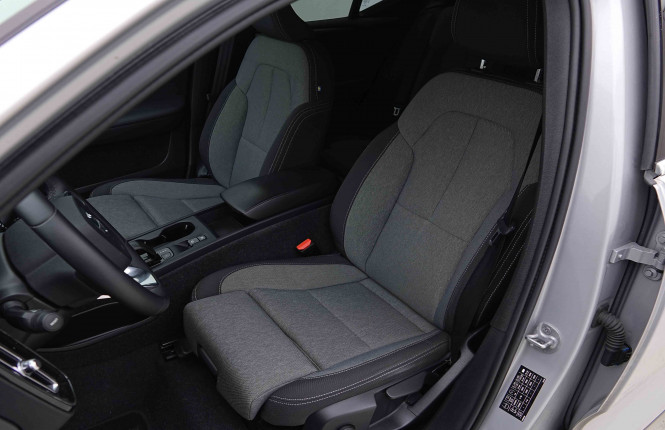 VOLVO_VOLVO_XC40_2655340_7.jpg