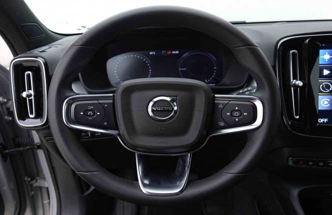 VOLVO_VOLVO_XC40_2655340_9.jpg