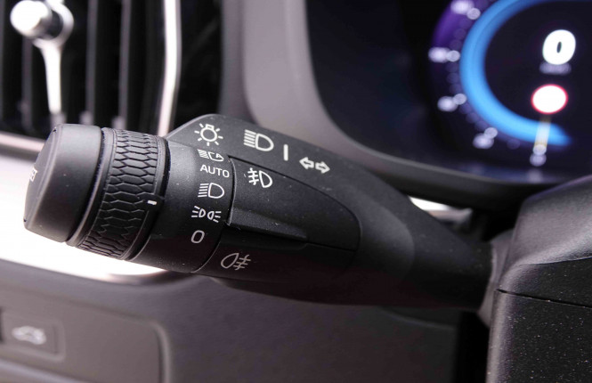 VOLVO_VOLVO_XC60_2548622_17.jpg